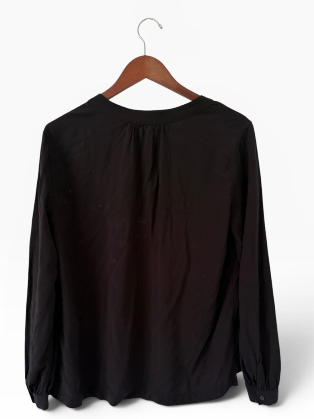 GAP Women's Long Sleeve V-Neck Blouse – True Black- M
